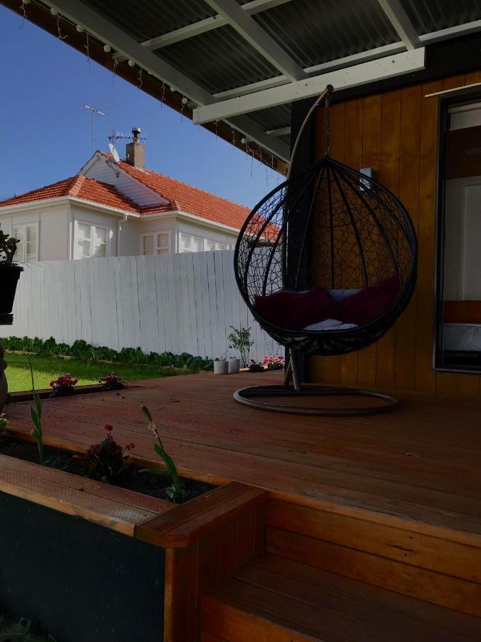 Onehunga Garden Tinyhouse With Parking 호텔 오클랜드 외부 사진