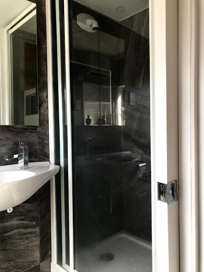 Onehunga Garden Tinyhouse With Parking 호텔 오클랜드 외부 사진